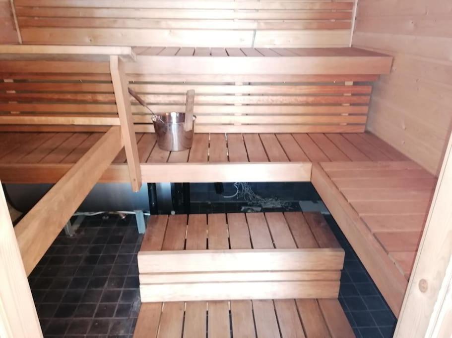 Viihtyisae Saunamoekki Paeaerakennuksen Takana, Oma Rauha Semesterbostad
